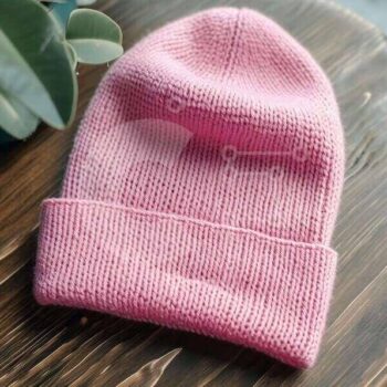 Intra Συλλεκτικό Ξύλινο Παζλ Plywood  4mm - Ροζ πλεκτό καπέλο Beanie σε ξύλινο τραπέζι Σε Ξύλινο Κουτί - Διαστάσεις Puzzle: 10x10 cm – 25 κομμάτια - Image 1