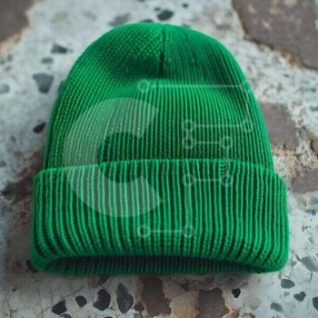 Intra Συλλεκτικό Ξύλινο Παζλ Plywood  4mm - Πράσινο πλεκτό καπέλο Beanie σε ανάγλυφη επιφάνεια Σε Ξύλινο Κουτί - Διαστάσεις Puzzle: 10x10 cm – 25 κομμάτια - Image 1