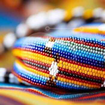 Intra Συλλεκτικό Ξύλινο Παζλ Plywood  4mm - Πολύχρωμο αξεσουάρ με χάντρες σε υφασμάτινο φόντο Σε Ξύλινο Κουτί - Διαστάσεις Puzzle: 10x10 cm – 25 κομμάτια - Image 1