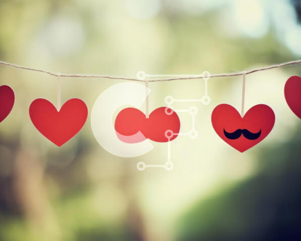 Intra Συλλεκτικό Ξύλινο Παζλ Plywood  4mm - Κόκκινες χάρτινες καρδιές που κρέμονται από κλαδιά δέντρων Σε Ξύλινο Κουτί - Διαστάσεις Puzzle: 10x10 cm – 25 κομμάτια