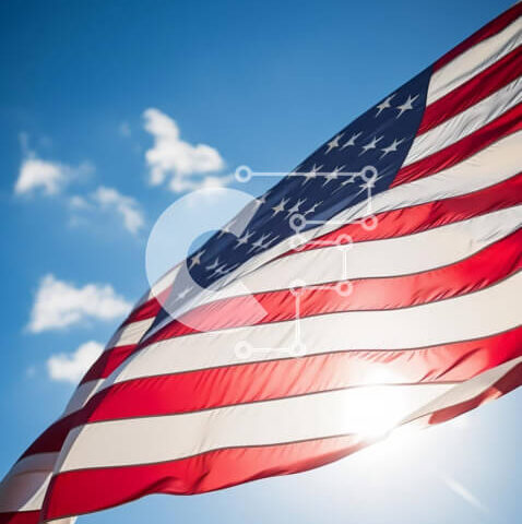 Intra Συλλεκτικό Ξύλινο Παζλ Plywood  4mm - Αμερικανική σημαία που κυματίζει στον άνεμο ενάντια στο γαλάζιο του ουρανού Σε Ξύλινο Κουτί - Διαστάσεις: 10x10 cm – 25 κομμάτια - Image 1