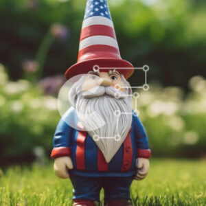 Intra Συλλεκτικό Ξύλινο Παζλ Plywood  4mm - Άγαλμα Gnome στο γρασίδι με θέμα την αμερικανική σημαία Σε Ξύλινο Κουτί - Διαστάσεις Puzzle: 10x10 cm – 25 κομμάτια