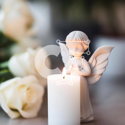 Intra Συλλεκτικό Ξύλινο Παζλ Plywood  4mm - Λευκό κερί, ειδώλιο αγγέλου και λευκά τριαντάφυλλα σε ένα ήρεμο περιβάλλον Σε Ξύλινο Κουτί - Διαστάσεις: 10x10 cm – 25 κομμάτια - Image 1