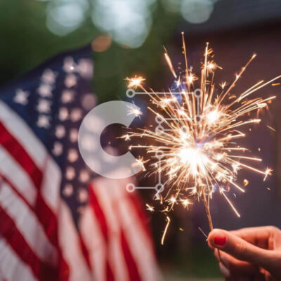 Intra Συλλεκτικό Ξύλινο Παζλ Plywood  4mm - Εορτασμός της 4ης Ιουλίου με το Sparkler της Αμερικανικής Σημαίας Σε Ξύλινο Κουτί - Διαστάσεις: 10x10 cm – 25 κομμάτια - Image 1