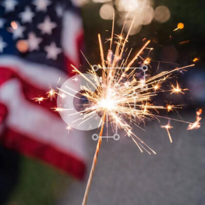 Intra Συλλεκτικό Ξύλινο Παζλ Plywood  4mm - Εορτασμός 4ης Ιουλίου με Sparkler και Αμερικανική Σημαία Σε Ξύλινο Κουτί - Διαστάσεις: 10x10 cm – 25 κομμάτια - Image 1