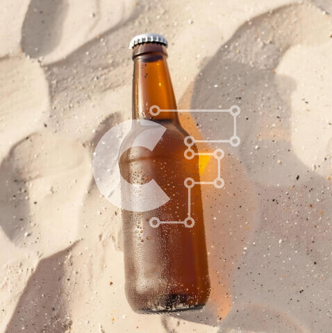 Intra Συλλεκτικό Ξύλινο Παζλ Plywood  4mm - Άδειο μπουκάλι καφέ μπύρας στην αμμώδη παραλία Σε Ξύλινο Κουτί - Διαστάσεις: 10x10 cm – 25 κομμάτια - Image 1