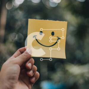 Intra Συλλεκτικό Ξύλινο Παζλ Plywood  4mm - Smiley Face Yellow Post-It Note κρατημένο στο χέρι με φυσικό φόντο Σε Ξύλινο Κουτί - Διαστάσεις: 10x10 cm – 25 κομμάτια