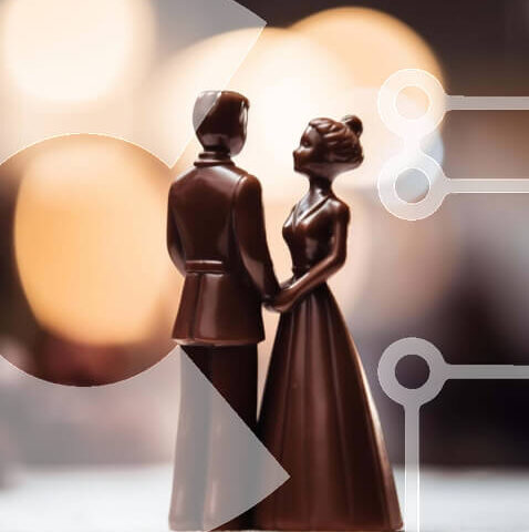 Intra Συλλεκτικό Ξύλινο Παζλ Plywood  4mm - Σοκολατένια ειδώλια αρραβώνων ή γάμου που κρατούν τα χέρια Σε Ξύλινο Κουτί - Διαστάσεις Puzzle: 10x10 cm – 25 κομμάτια - Image 1