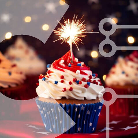 Intra Συλλεκτικό Ξύλινο Παζλ Plywood  4mm - Cupcake 4ης Ιουλίου με Κόκκινο, Λευκό και Μπλε Frosting και Sparkler Σε Ξύλινο Κουτί - Διαστάσεις: 10x10 cm – 25 κομμάτια - Image 1