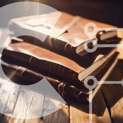 Intra Συλλεκτικό Ξύλινο Παζλ Plywood  4mm - Στοίβα από δερμάτινα βιβλία σε ξύλινο τραπέζι με φως του ήλιου Σε Ξύλινο Κουτί - Διαστάσεις Puzzle: 10x10 cm – 25 κομμάτια - Image 1