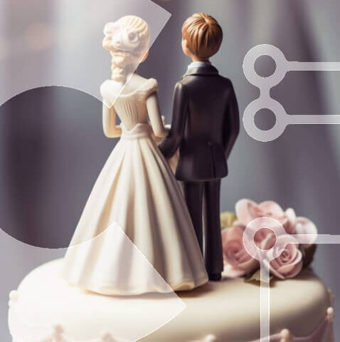 Intra Συλλεκτικό Ξύλινο Παζλ Plywood  4mm - Γαμήλια τούρτα με ειδώλια και τριαντάφυλλα νύφης και γαμπρού Σε Ξύλινο Κουτί - Διαστάσεις: 10x10 cm – 25 κομμάτια - Image 1