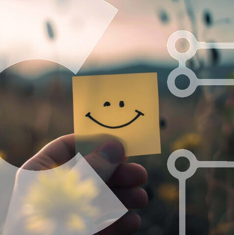 Intra Συλλεκτικό Ξύλινο Παζλ Plywood 4mm - Χαμογελαστό άτομο που κρατά το κίτρινο σημείωμα που περιβάλλεται από λουλούδια Σε Ξύλινο Κουτί - Διαστάσεις Puzzle: 10x10 cm – 25 κομμάτια - Image 1