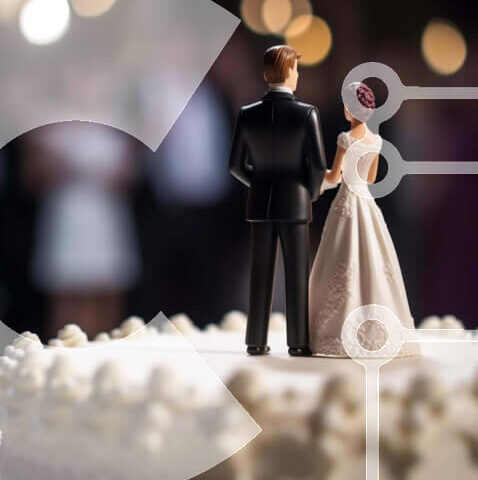 Intra Συλλεκτικό Ξύλινο Παζλ Plywood  4mm - Γαμήλια τούρτα με ειδώλια νύφης και γαμπρού Σε Ξύλινο Κουτί - Διαστάσεις: 10x10 cm – 25 κομμάτια - Image 1