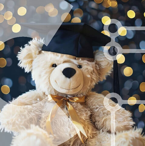 Intra Συλλεκτικό Ξύλινο Παζλ Plywood  4mm - Κομψό αρκουδάκι αποφοίτησης στο τραπέζι με φωτάκια Σε Ξύλινο Κουτί - Διαστάσεις Puzzle: 10x10 cm – 25 κομμάτια - Image 1