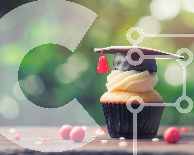 Intra Συλλεκτικό Ξύλινο Παζλ Plywood  4mm - Αποφοίτηση Cupcake με κομψό σκουφάκι και καραμέλες Σε Ξύλινο Κουτί - Διαστάσεις: 10x10 cm – 25 κομμάτια