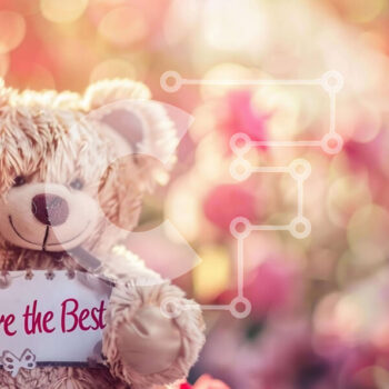 Intra Συλλεκτικό Ξύλινο Παζλ Plywood  4mm - Teddy Bear που περιβάλλεται από ροζ λουλούδια με το σύμβολο «Είσαι ο καλύτερος». Σε Ξύλινο Κουτί - Διαστάσεις Puzzle: 10x10 cm – 25 κομμάτια - Image 1