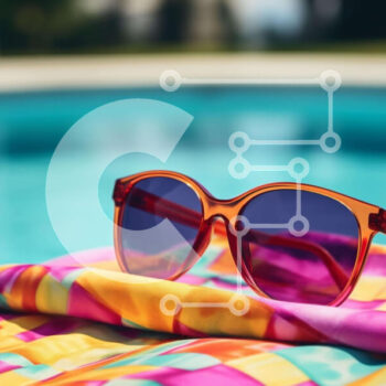 Intra Συλλεκτικό Ξύλινο Παζλ Plywood  4mm - Γυαλιά ηλίου και πετσέτα δίπλα στην πισίνα Σε Ξύλινο Κουτί - Διαστάσεις Puzzle: 10x10 cm – 25 κομμάτια - Image 1