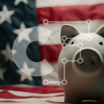 Intra Συλλεκτικό Ξύλινο Παζλ Plywood  4mm - Λευκός κουμπαράς με αμερικανική σημαία Σε Ξύλινο Κουτί - Διαστάσεις Puzzle: 10x10 cm – 25 κομμάτια - Image 1