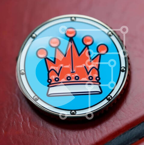 Intra Συλλεκτικό Ξύλινο Παζλ Plywood  4mm - Κέρμα σε σχήμα κορώνας σε κόκκινο δερμάτινο κάλυμμα Σε Ξύλινο Κουτί - Διαστάσεις: 10x10 cm – 25 κομμάτια - Image 1