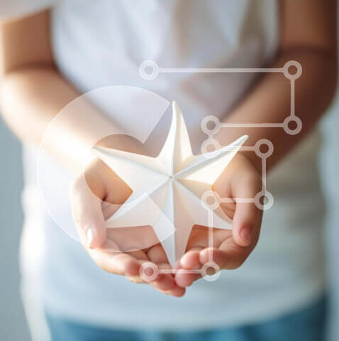 Intra Συλλεκτικό Ξύλινο Παζλ Plywood  4mm - Νεαρό αγόρι με το αστέρι Origami Σε Ξύλινο Κουτί - Διαστάσεις Puzzle: 10x10 cm – 25 κομμάτια - Image 1