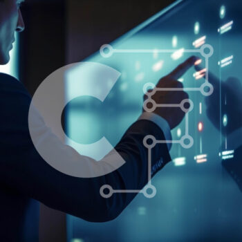 Intra Συλλεκτικό Ξύλινο Παζλ Plywood  4mm - Επιχειρηματίας που δείχνει στη διαδραστική οθόνη Σε Ξύλινο Κουτί - Διαστάσεις Puzzle: 10x10 cm – 25 κομμάτια - Image 1