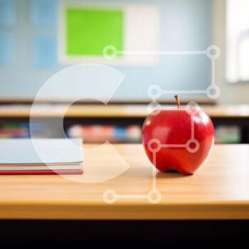 Intra Συλλεκτικό Ξύλινο Παζλ Plywood  4mm - Ξύλινο γραφείο με μήλο και βιβλίο στην τάξη Σε Ξύλινο Κουτί - Διαστάσεις Puzzle: 10x10 cm – 25 κομμάτια - Image 1