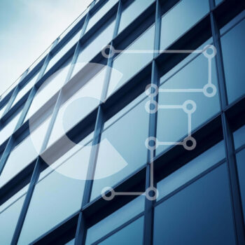 Intra Συλλεκτικό Ξύλινο Παζλ Plywood  4mm - Κτήριο με γυάλινους τοίχους σε αστική περιοχή με μπλε ουρανό Σε Ξύλινο Κουτί - Διαστάσεις Puzzle: 10x10 cm – 25 κομμάτια - Image 1