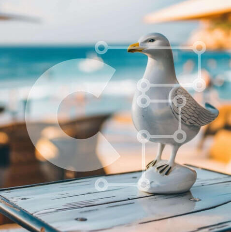 Intra Συλλεκτικό Ξύλινο Παζλ Plywood  4mm - Άγαλμα λευκό γλάρου σε υπαίθριο τραπέζι κοντά στην παραλία Σε Ξύλινο Κουτί - Διαστάσεις: 10x10 cm – 25 κομμάτια - Image 1