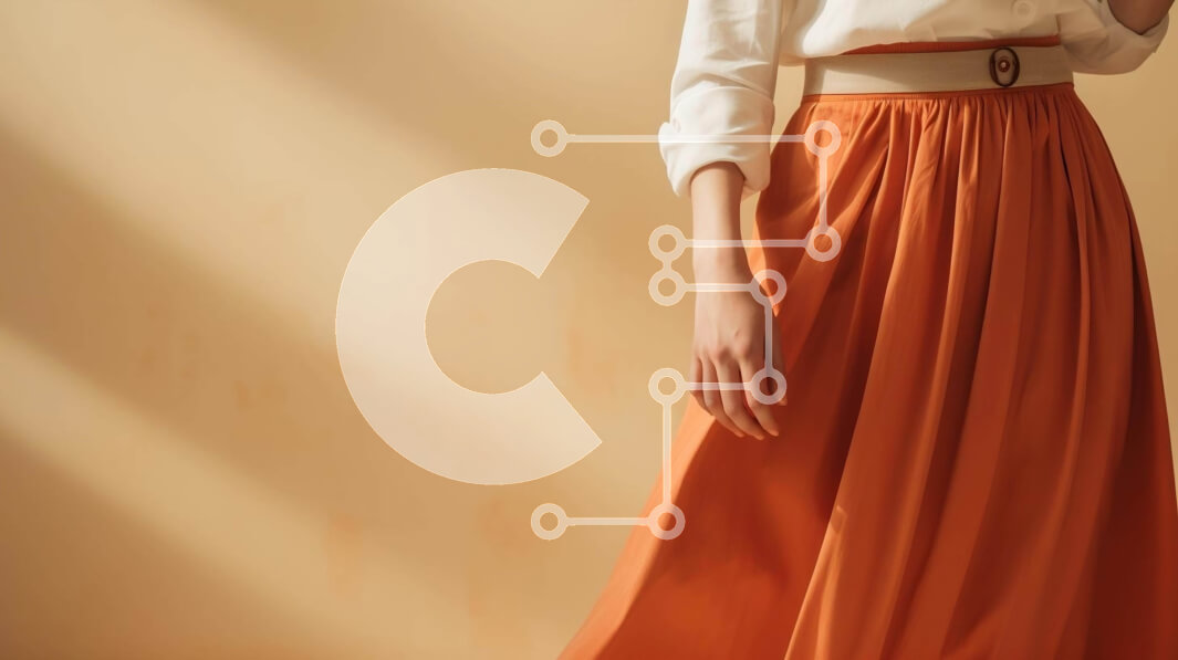 Intra Συλλεκτικό Ξύλινο Παζλ Plywood  4mm - Γυναίκα με πορτοκαλί φούστα και λευκό πουκάμισο που στέκεται μπροστά από τον κίτρινο τοίχο Σε Ξύλινο Κουτί - Διαστάσεις Puzzle: 10x10 cm – 25 κομμάτια