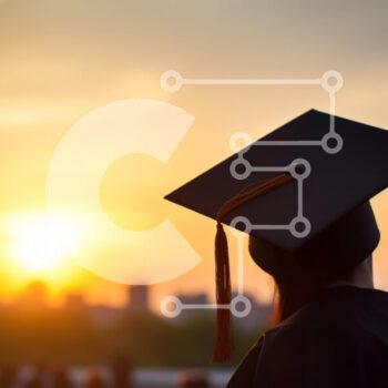 Intra Συλλεκτικό Ξύλινο Παζλ Plywood  4mm - Εορτασμός αποφοίτησης στο ηλιοβασίλεμα Σε Ξύλινο Κουτί - Διαστάσεις Puzzle: 10x10 cm – 25 κομμάτια - Image 1