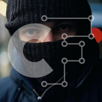 Intra Συλλεκτικό Ξύλινο Παζλ Plywood  4mm - Mysterious Man in Black Hoodie και Balaclava Σε Ξύλινο Κουτί - Διαστάσεις Puzzle: 10x10 cm – 25 κομμάτια - Image 1