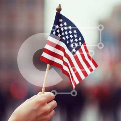 Intra Συλλεκτικό Ξύλινο Παζλ Plywood  4mm - Αμερικανική σημαία σε πολυσύχναστους δρόμους Σε Ξύλινο Κουτί - Διαστάσεις: 10x10 cm – 25 κομμάτια - Image 1