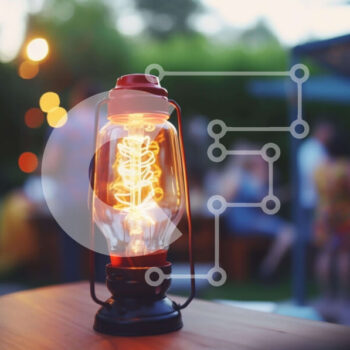 Intra Συλλεκτικό Ξύλινο Παζλ Plywood  4mm - Παλαιομοδίτικο φωτιστικό σε ξύλινο τραπέζι Σε Ξύλινο Κουτί - Διαστάσεις Puzzle: 10x10 cm – 25 κομμάτια - Image 1