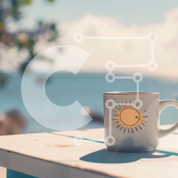 Intra Συλλεκτικό Ξύλινο Παζλ Plywood  4mm - Λευκό Φλιτζάνι Καφέ με Σχέδιο Ήλιου Κοντά στο Νερό και τις Βάρκες Σε Ξύλινο Κουτί - Διαστάσεις Puzzle: 10x10 cm – 25 κομμάτια - Image 1