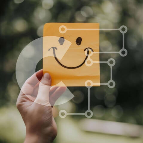 Intra Συλλεκτικό Ξύλινο Παζλ Plywood  4mm - Χαρούμενο χαμογελαστό πρόσωπο σε κολλώδη σημείωση Σε Ξύλινο Κουτί - Διαστάσεις: 10x10 cm – 25 κομμάτια - Image 1