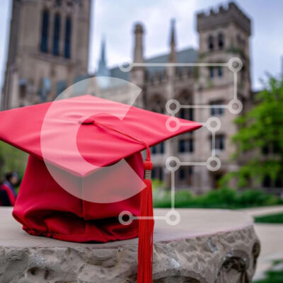 Intra Συλλεκτικό Ξύλινο Παζλ Plywood  4mm - Κόκκινο καπάκι αποφοίτησης στο πέτρινο βάθρο Σε Ξύλινο Κουτί - Διαστάσεις Puzzle: 10x10 cm – 25 κομμάτια - Image 1