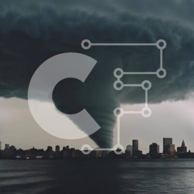 Intra Συλλεκτικό Ξύλινο Παζλ Plywood 4mm - Σύννεφο ανεμοστρόβιλου που αιωρείται πάνω από το νερό και το αστικό τοπίο Σε Ξύλινο Κουτί - Διαστάσεις Puzzle: 10x10 cm – 25 κομμάτια - Image 1