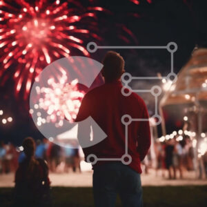 Intra Συλλεκτικό Ξύλινο Παζλ Plywood  4mm - Άτομο που παρακολουθεί πυροτεχνήματα στο γρασίδι Σε Ξύλινο Κουτί - Διαστάσεις: 10x10 cm – 25 κομμάτια