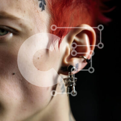 Intra Συλλεκτικό Ξύλινο Παζλ Plywood 4mm - Νεαρός άνδρας με κόκκινα μαλλιά και τατουάζ προσώπου Σε Ξύλινο Κουτί - Διαστάσεις Puzzle: 10x10 cm – 25 κομμάτια - Image 1