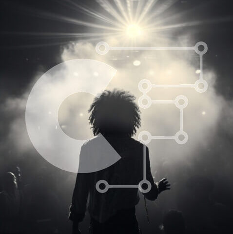 Intra Συλλεκτικό Ξύλινο Παζλ Plywood  4mm - Σιλουέτα ενός ατόμου που παίζει στη σκηνή με τον καπνό και το κοινό Σε Ξύλινο Κουτί - Διαστάσεις Puzzle: 10x10 cm – 25 κομμάτια - Image 1