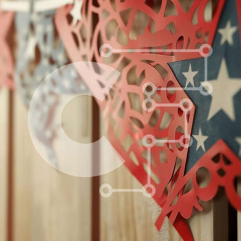 Intra Συλλεκτικό Ξύλινο Παζλ Plywood  4mm - Γιρλάντα από κόκκινο, λευκό και μπλε χαρτί Σε Ξύλινο Κουτί - Διαστάσεις Puzzle: 10x10 cm – 25 κομμάτια - Image 1