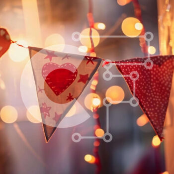 Intra Συλλεκτικό Ξύλινο Παζλ Plywood  4mm - Γιορτή του Αγίου Βαλεντίνου με κορδόνια σε σχήμα καρδιάς Σε Ξύλινο Κουτί - Διαστάσεις Puzzle: 10x10 cm – 25 κομμάτια - Image 1