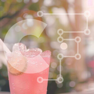 Intra Συλλεκτικό Ξύλινο Παζλ Plywood  4mm - Ποτήρι ροζ ποτό με πάγο και φέτα πορτοκαλιού σε ξύλινο τραπέζι Σε Ξύλινο Κουτί - Διαστάσεις: 10x10 cm – 25 κομμάτια