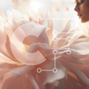 Intra Συλλεκτικό Ξύλινο Παζλ Plywood  4mm - Όμορφη ξανθιά γυναίκα που κρατά το τεράστιο ροζ λουλούδι Σε Ξύλινο Κουτί - Διαστάσεις Puzzle: 10x10 cm – 25 κομμάτια - Image 1