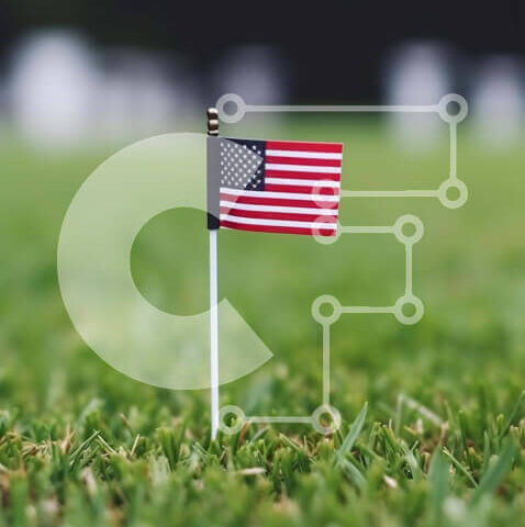 Intra Συλλεκτικό Ξύλινο Παζλ Plywood  4mm - Αμερικανική σημαία δίπλα στις ταφόπετρες Σε Ξύλινο Κουτί - Διαστάσεις: 10x10 cm – 25 κομμάτια - Image 1