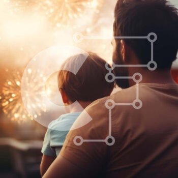 Intra Συλλεκτικό Ξύλινο Παζλ Plywood  4mm - Άνδρας και παιδί που παρακολουθούν πυροτεχνήματα Σε Ξύλινο Κουτί - Διαστάσεις: 10x10 cm – 25 κομμάτια - Image 1