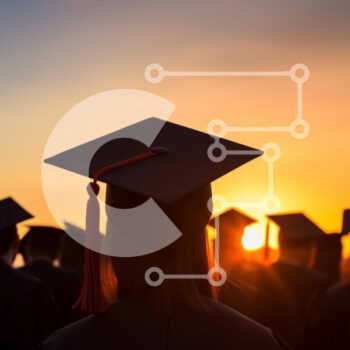 Intra Συλλεκτικό Ξύλινο Παζλ Plywood  4mm - Ημέρα αποφοίτησης με αποφοίτους και ηλιοβασίλεμα Σε Ξύλινο Κουτί - Διαστάσεις Puzzle: 10x10 cm – 25 κομμάτια - Image 1