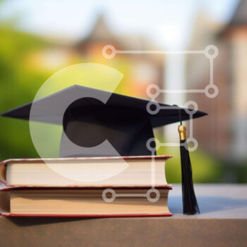 Intra Συλλεκτικό Ξύλινο Παζλ Plywood  4mm - Κούπα αποφοίτησης στα βιβλία Σε Ξύλινο Κουτί - Διαστάσεις Puzzle: 10x10 cm – 25 κομμάτια - Image 1