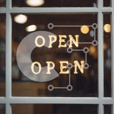 Intra Συλλεκτικό Ξύλινο Παζλ Plywood  4mm - Ανοιχτό παράθυρο εισόδου για επιχειρήσεις Σε Ξύλινο Κουτί - Διαστάσεις Puzzle: 10x10 cm – 25 κομμάτια - Image 1