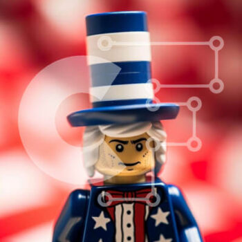 Intra Συλλεκτικό Ξύλινο Παζλ Plywood  4mm - Φιγούρα Lego με καπέλο του θείου Σαμ και πατριωτική στολή Σε Ξύλινο Κουτί - Διαστάσεις Puzzle: 10x10 cm – 25 κομμάτια - Image 1